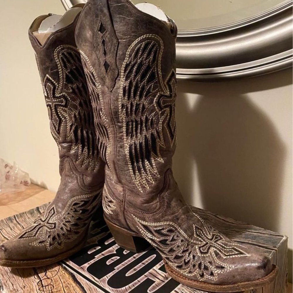 Coral Vintage Ladies Boots Brown Black Wing and Cross